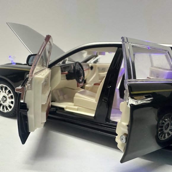 1:24 Rolls-Royce Phantom Metal Diecast Silver Black WITH LEDS Roll-Back - Picture 8 of 13